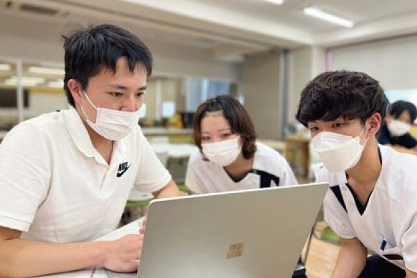 先輩から後輩へアドバイス