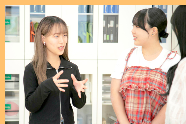 表情や身振り手振りで気持ちを伝えられるようになる