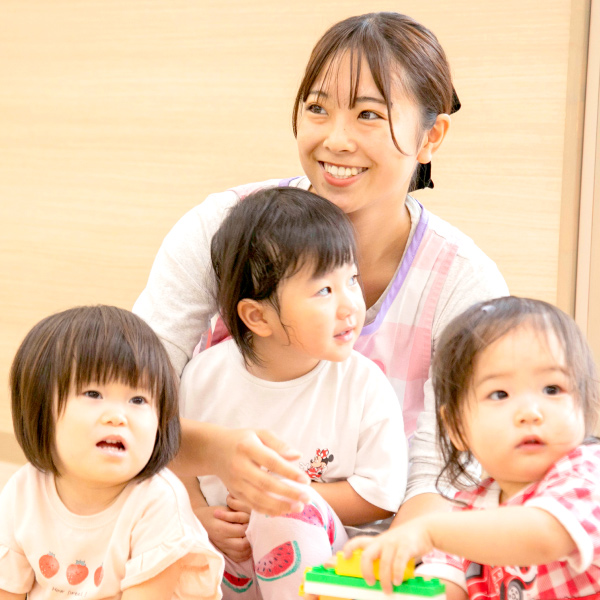 保育現場で働きながら学べる