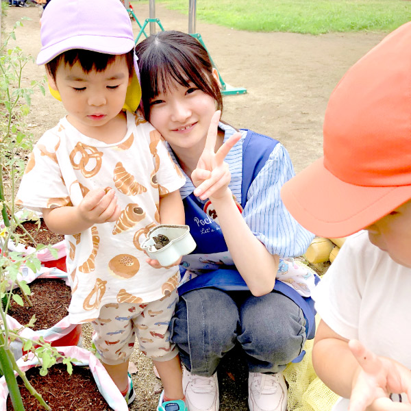 保育現場で働きながら学べる