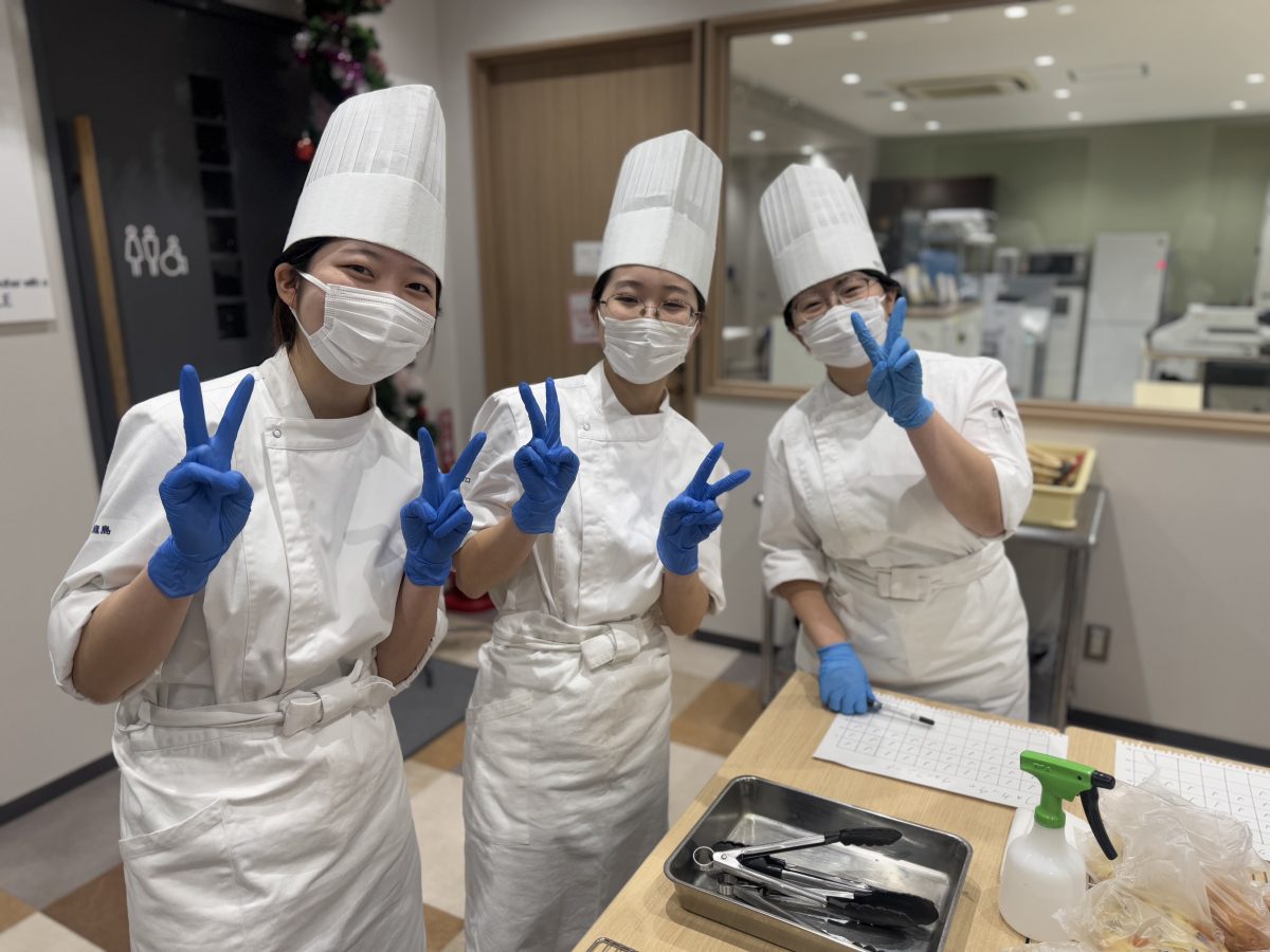 調理師科1年生 はじめての販売実習を実施しました！ | 埼玉福祉保育